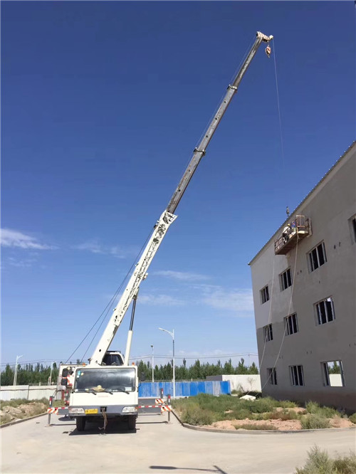 九台区“轻装强干”—— 吊车的 “轻量化臂架” 技术